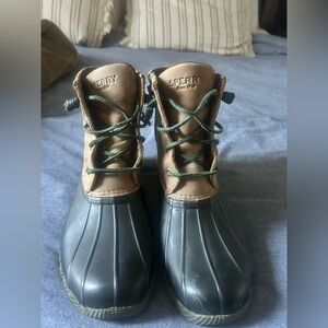 Women’s Sperry Duck Boots- size 9